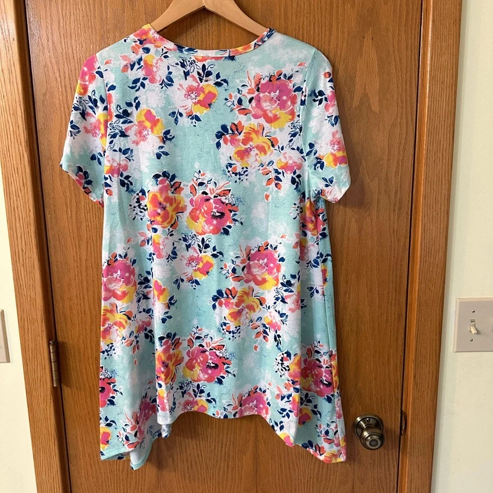 Lularoe Melissa Shark Bite Floral M - Picture 3 of 3